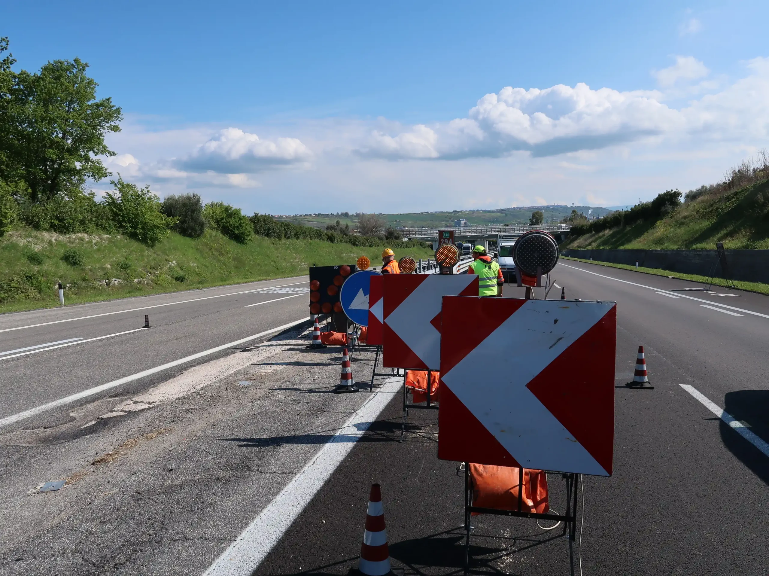 Cantiere ital segnaletica strada autostrada