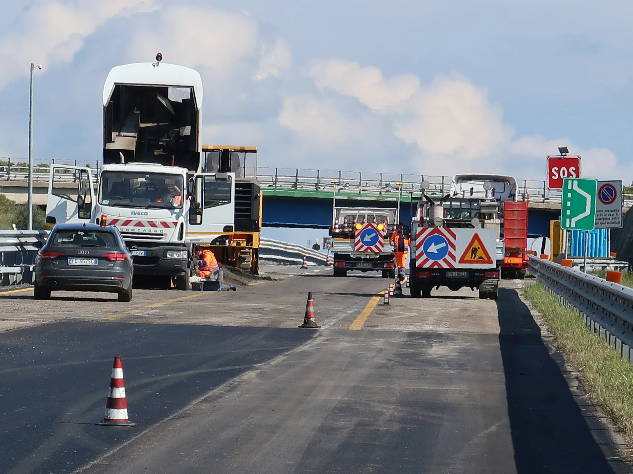 Cantiere ital segnaletica strada autostrada